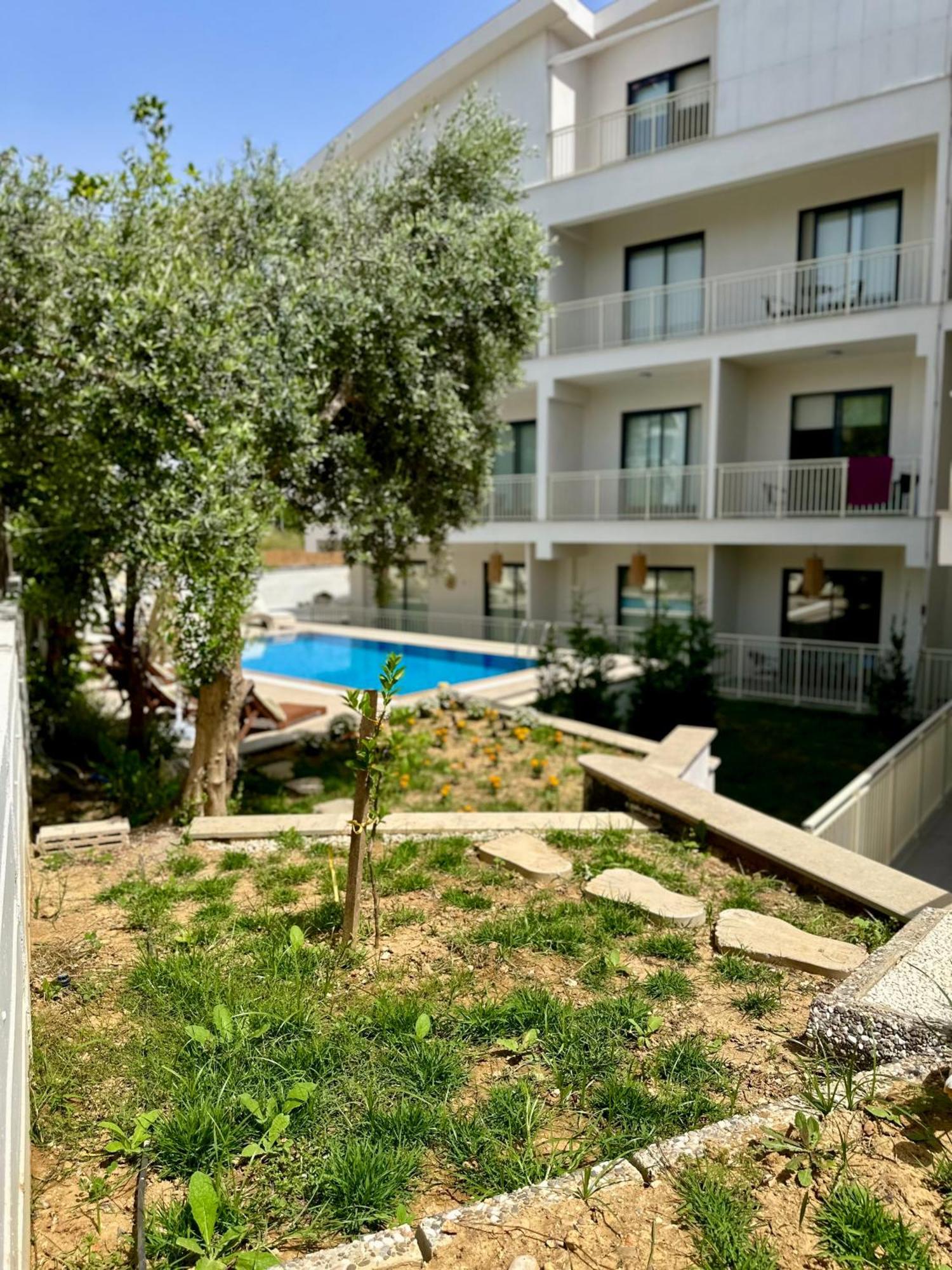 Oregano Suites Side Exterior foto