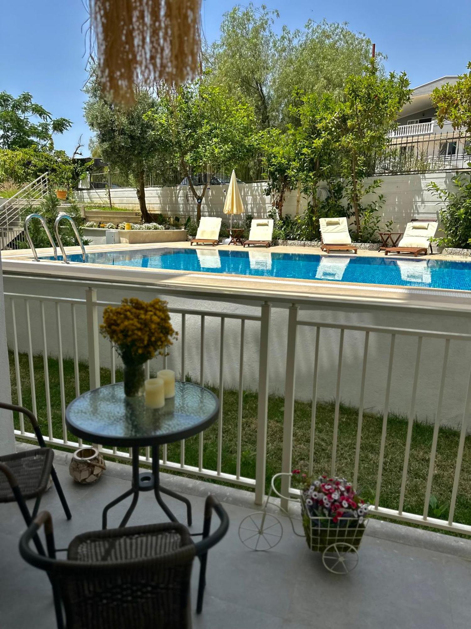 Oregano Suites Side Exterior foto