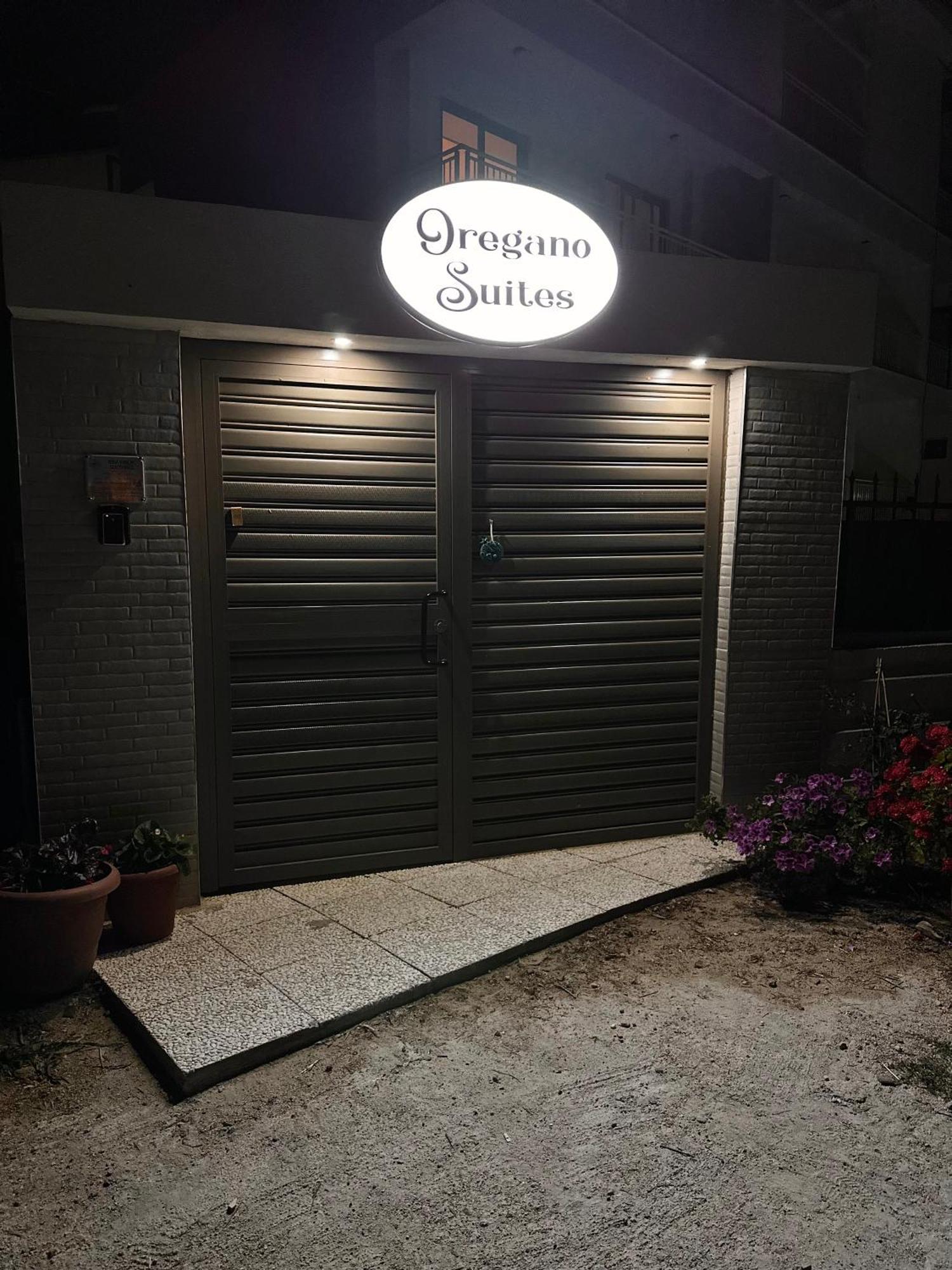 Oregano Suites Side Exterior foto