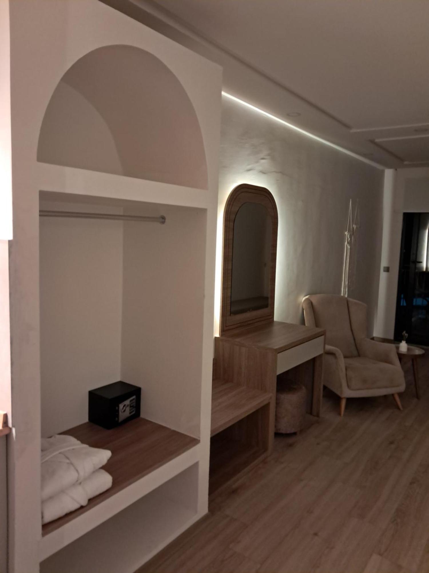 Oregano Suites Side Exterior foto